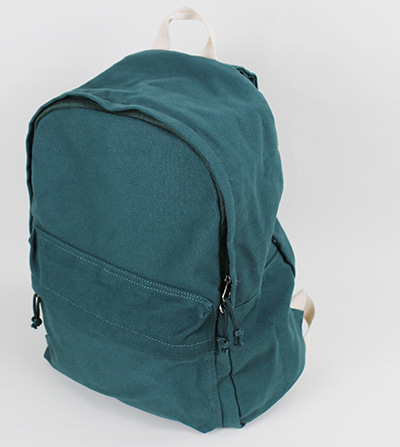 企業(yè)年會定制休閑雙肩禮品背包員工會覺得用心了！